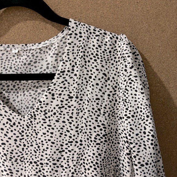 White Black-Speckled Print, Tiered Dress with Subtle Shoulder Puff - Picture 2 of 5